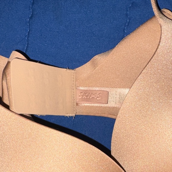 SKIMS Nude Super Push-Up Bra - Picture 2 of 5